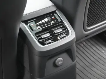 XC90 T8 AWD Inscrip. Expres. PHEV*AHK*PANO*LUFT*