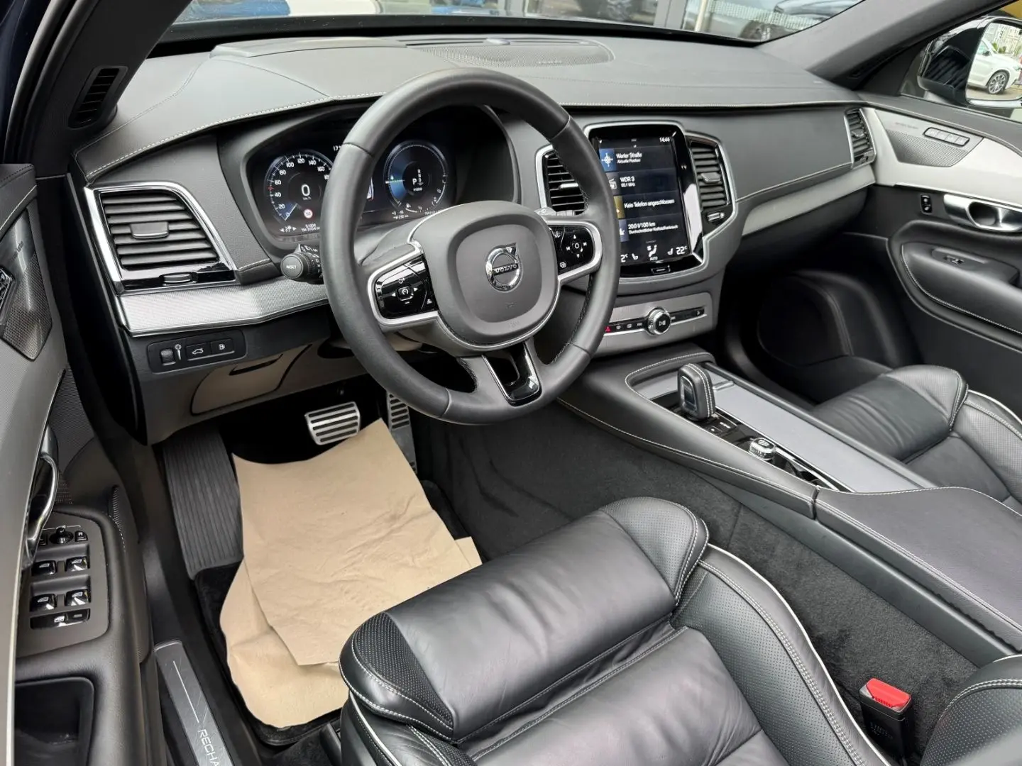 XC90 T8 R Design Recharge HUP PANO H&K 7-Sitzer