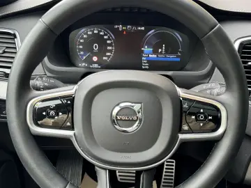 XC90 T8 R Design Recharge HUP PANO H&K 7-Sitzer