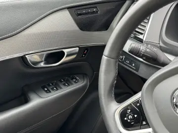 XC90 T8 R Design Recharge HUP PANO H&K 7-Sitzer