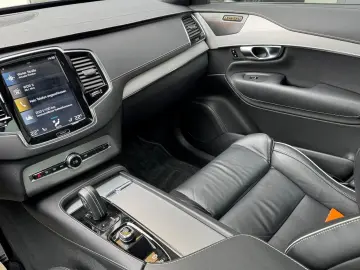 XC90 T8 R Design Recharge HUP PANO H&K 7-Sitzer