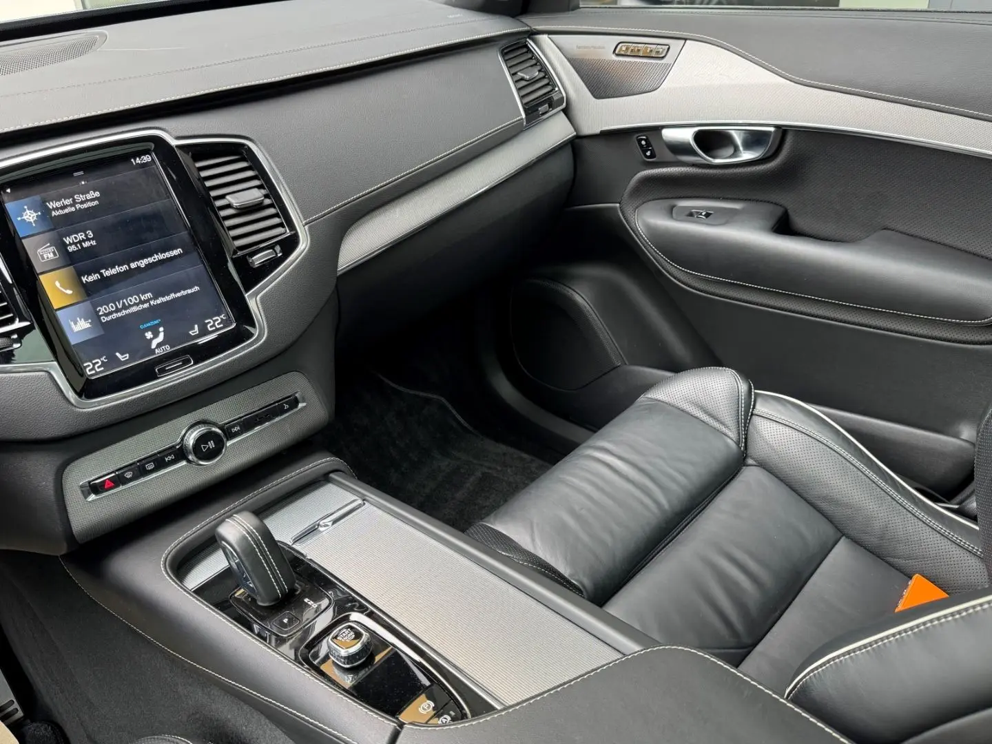 XC90 T8 R Design Recharge HUP PANO H&K 7-Sitzer