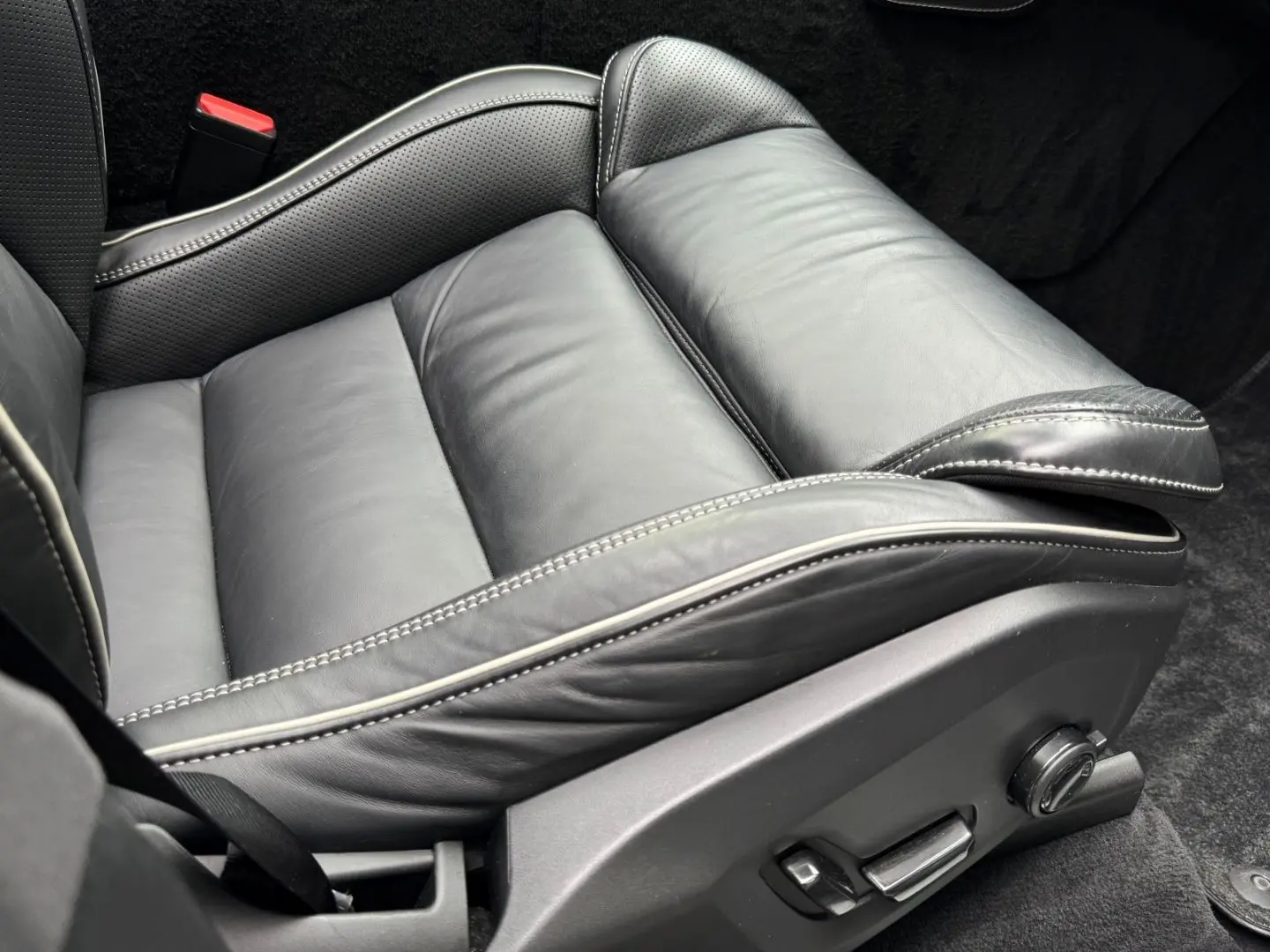 XC90 T8 R Design Recharge HUP PANO H&K 7-Sitzer