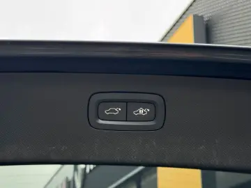 XC90 T8 R Design Recharge HUP PANO H&K 7-Sitzer