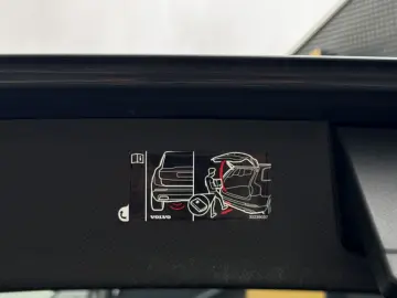 XC90 T8 R Design Recharge HUP PANO H&K 7-Sitzer
