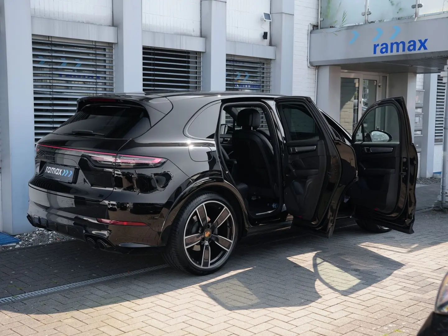 CAYENNE SPORTDESIGN-LUFTF-PANO-BOSE-22CLASSIC