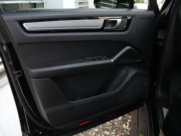 CAYENNE SPORTDESIGN-LUFTF-PANO-BOSE-22CLASSIC
