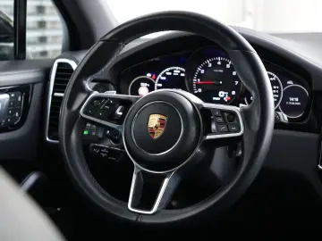 CAYENNE SPORTDESIGN-LUFTF-PANO-BOSE-22CLASSIC