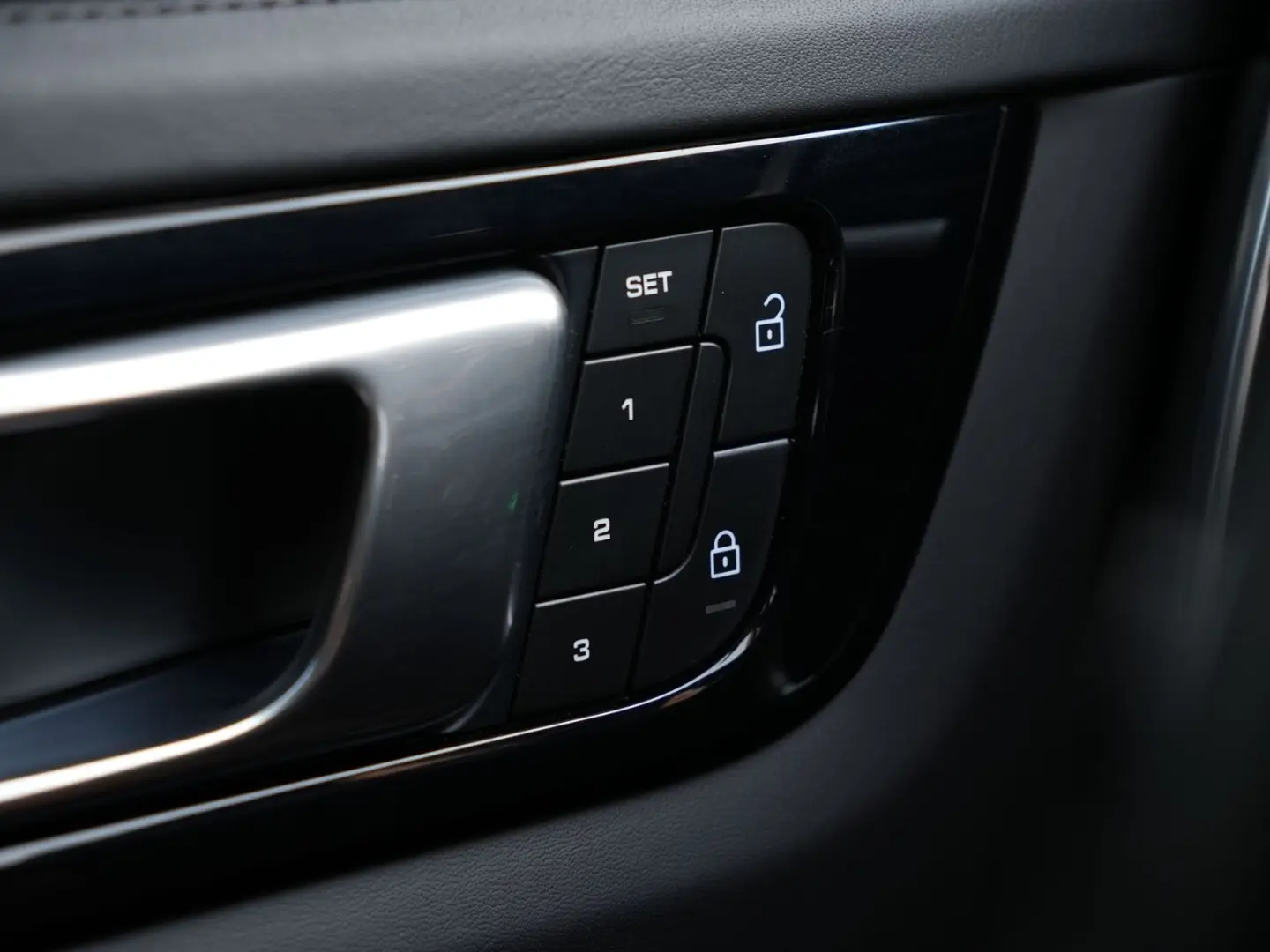 CAYENNE SPORTDESIGN-LUFTF-PANO-BOSE-22CLASSIC