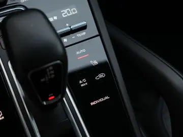 CAYENNE SPORTDESIGN-LUFTF-PANO-BOSE-22CLASSIC