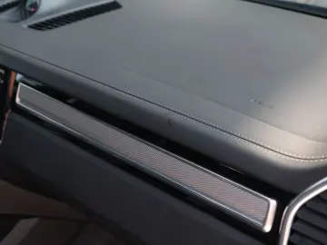 CAYENNE SPORTDESIGN-LUFTF-PANO-BOSE-22CLASSIC