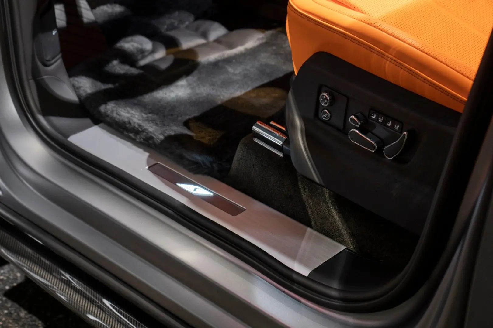 BENTAYGA S | MULLINER DUO-TONE | NAIM-SOUND
