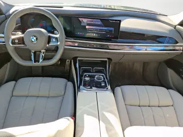 740d xDrive Navi Leder Tempom.aktiv Panoramadach