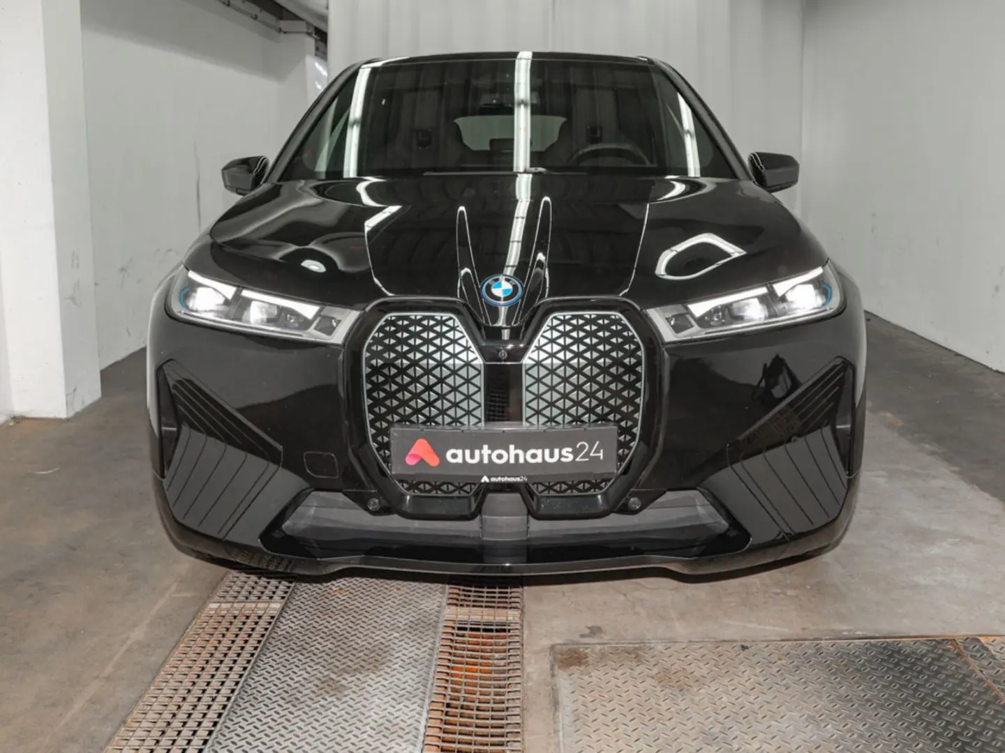 iX xDrive50 Laser|Pano|AHK|360°|B&W