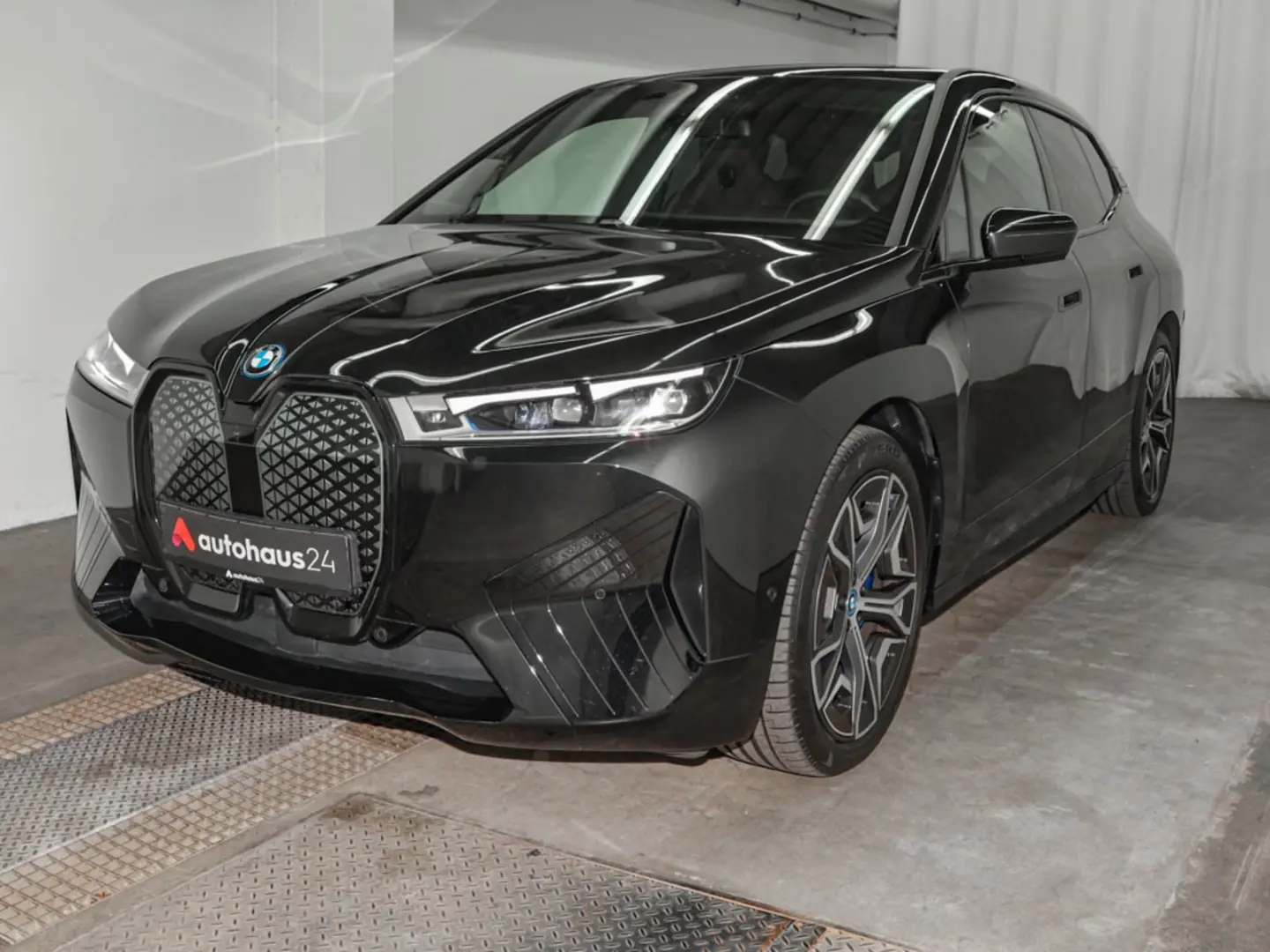 iX xDrive50 Laser|Pano|AHK|360°|B&W