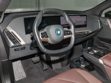 iX xDrive50 Laser|Pano|AHK|360°|B&W