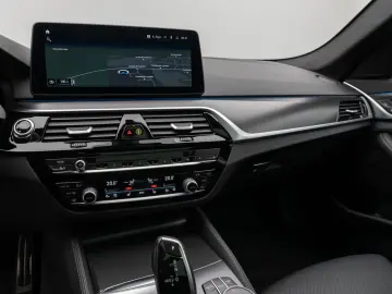 530e M Sport Panorama Kamera DAB HiFi Alarm LED