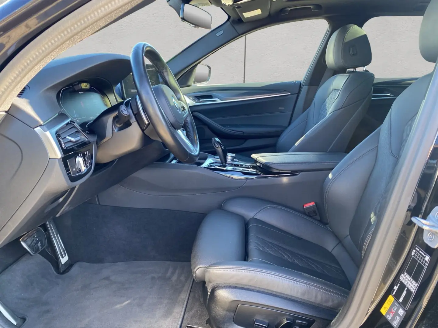 530e Touring Aut. M-SPORTPAKET PANO LEDER HEADUP