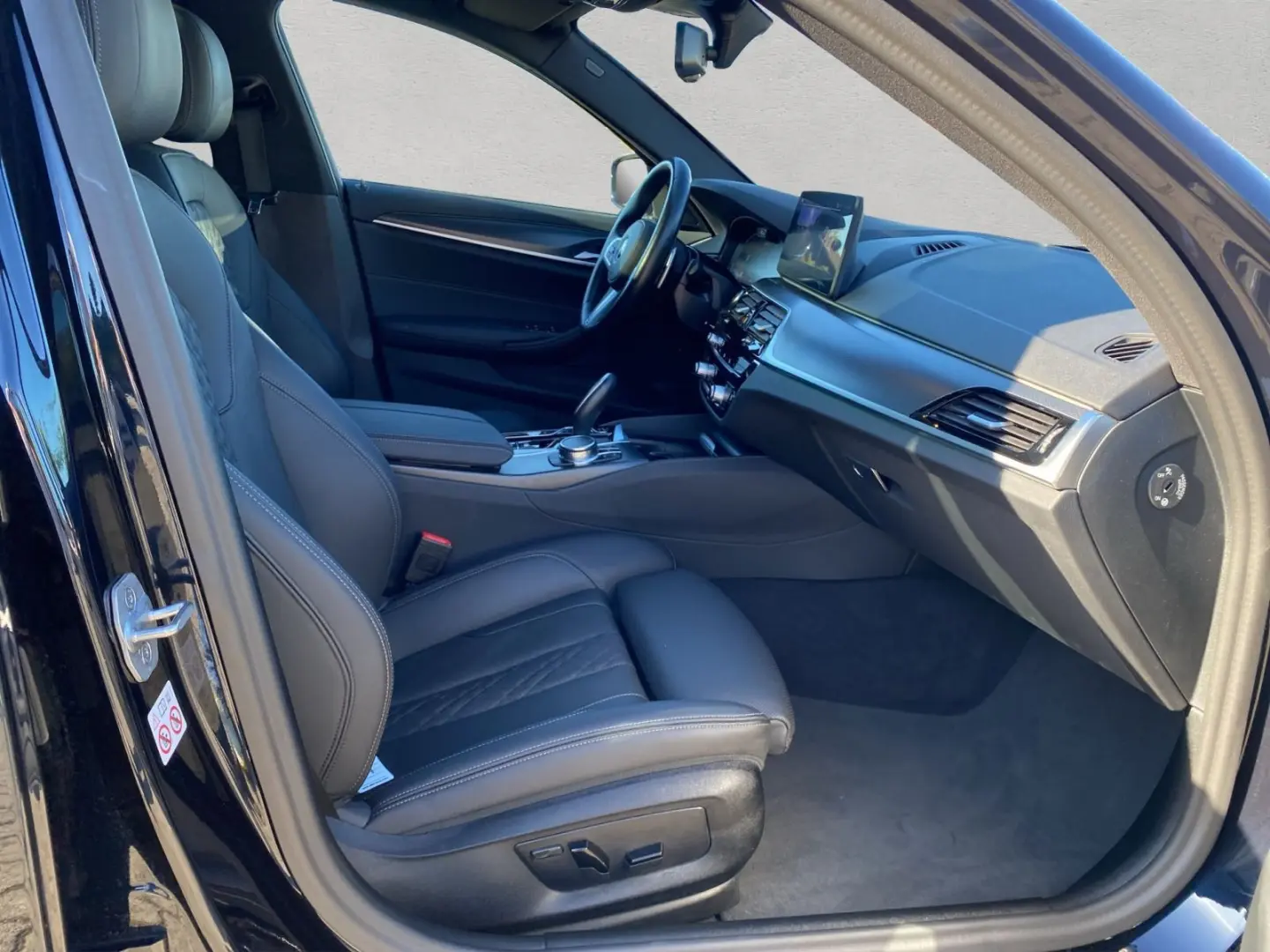 530e Touring Aut. M-SPORTPAKET PANO LEDER HEADUP