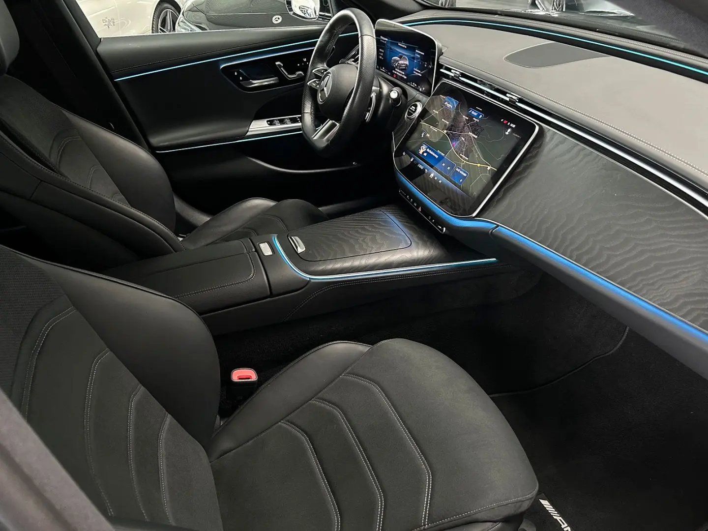 E 300 T e AMG AIRMATIC-DISTRONIC-AHK-PANORAMA SD