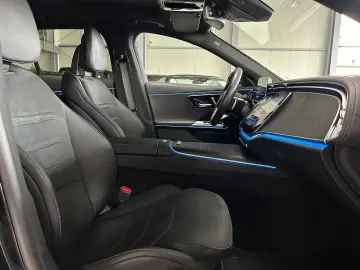 E 300 T e AMG AIRMATIC-DISTRONIC-AHK-PANORAMA SD