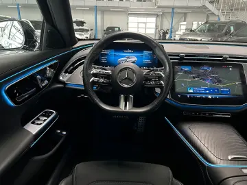 E 300 T e AMG AIRMATIC-DISTRONIC-AHK-PANORAMA SD