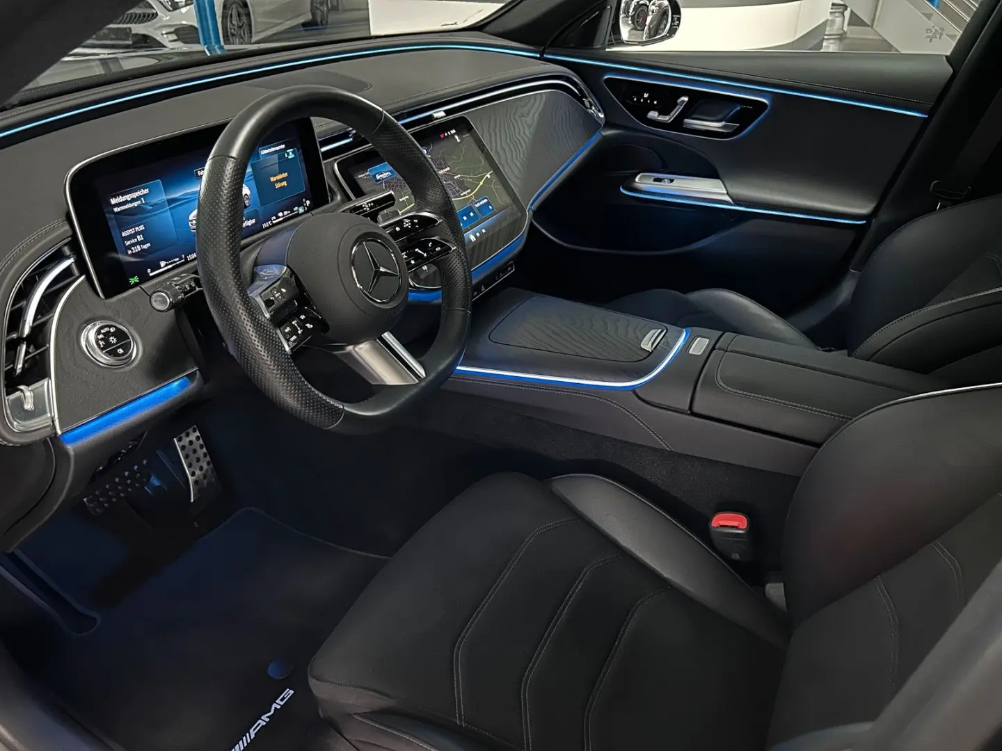 E 300 T e AMG AIRMATIC-DISTRONIC-AHK-PANORAMA SD