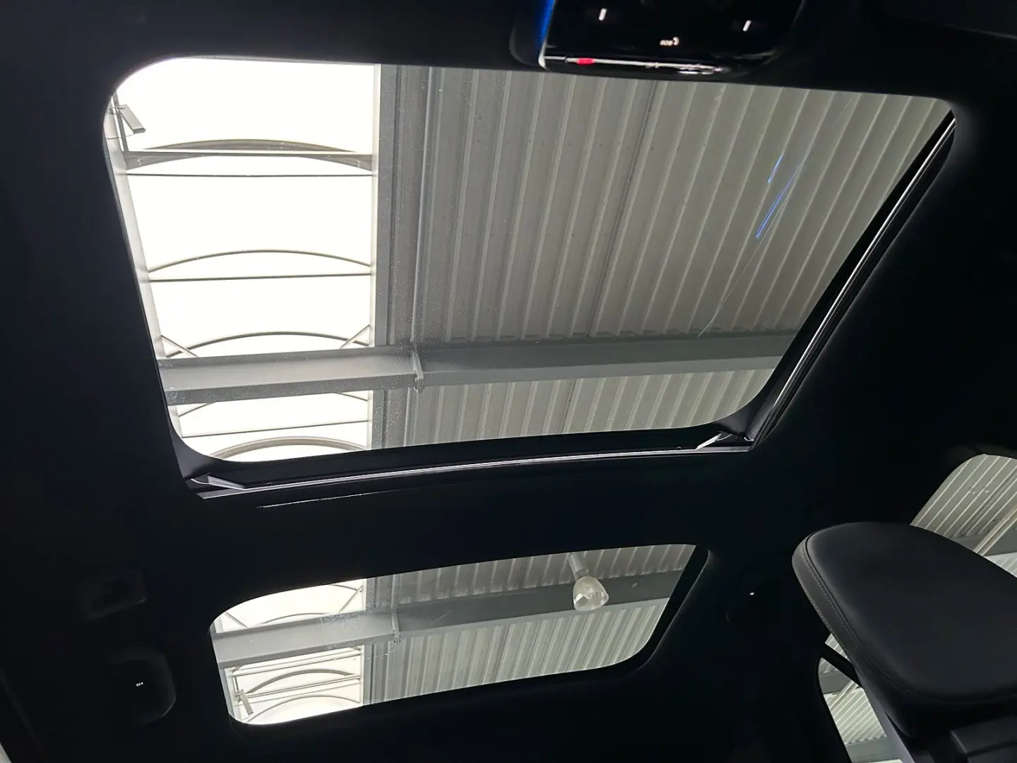 E 300 T e AMG AIRMATIC-DISTRONIC-AHK-PANORAMA SD