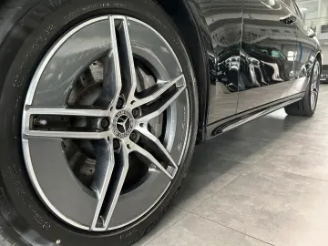 E 300 T e AMG AIRMATIC-DISTRONIC-AHK-PANORAMA SD