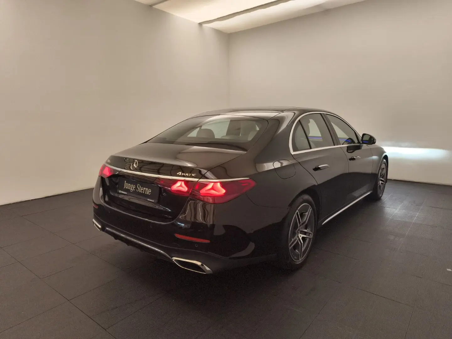 E 300 e 4M AMG Airmatic Massage Pano Superscreen
