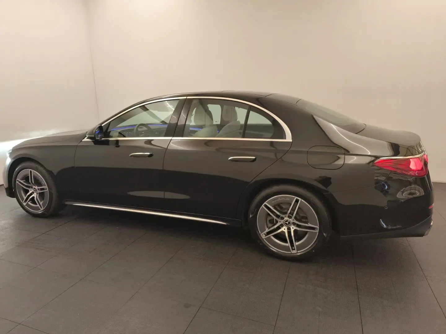 E 300 e 4M AMG Airmatic Massage Pano Superscreen