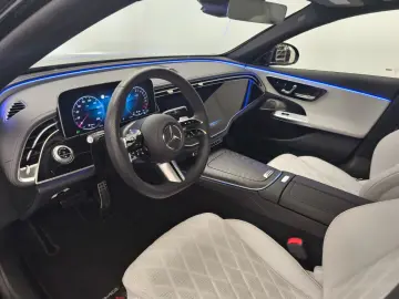 E 300 e 4M AMG Airmatic Massage Pano Superscreen