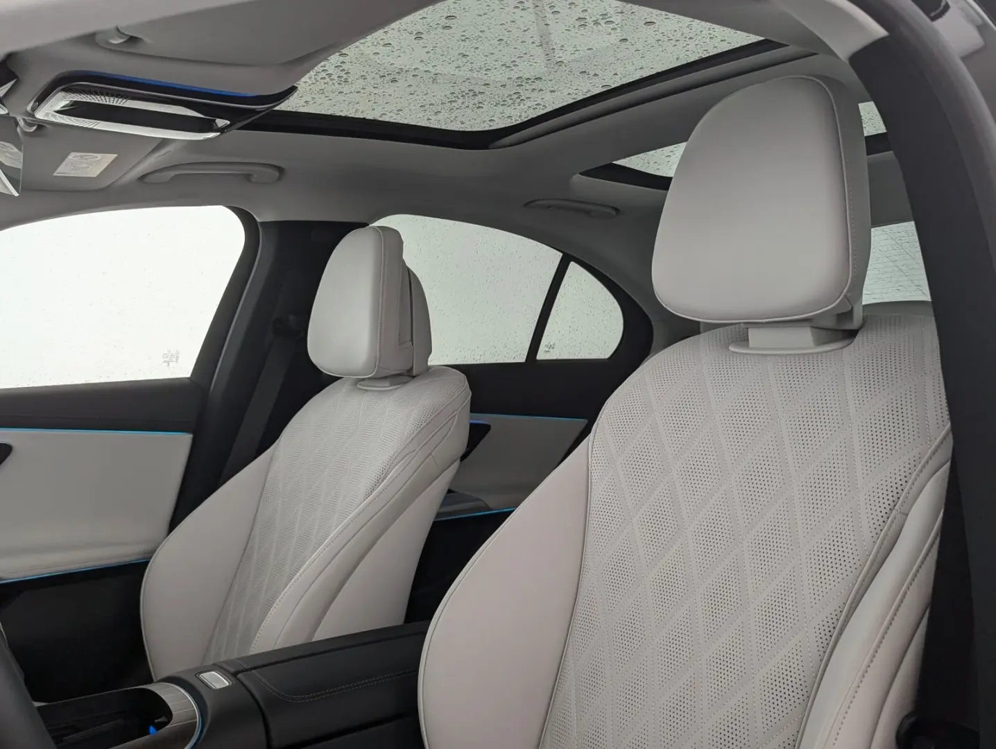 E 300 e Exclusive Premium 4Matic LEDER+PANO+NAVI
