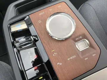 iX 50 xDrive Sport*Pano*Laser*22