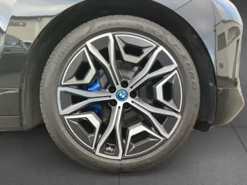 BMW iX M60