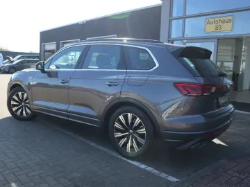 Touareg 3.0 TSI 4M-VIRTUAL-PANO-LUFT-CAM-ACC-AHK