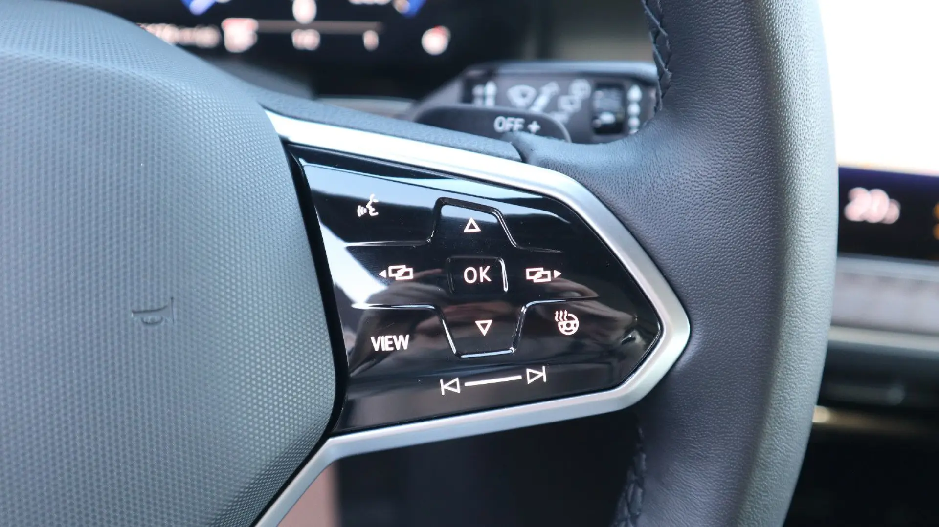 Touareg 3.0 TSI 4M-VIRTUAL-PANO-LUFT-CAM-ACC-AHK
