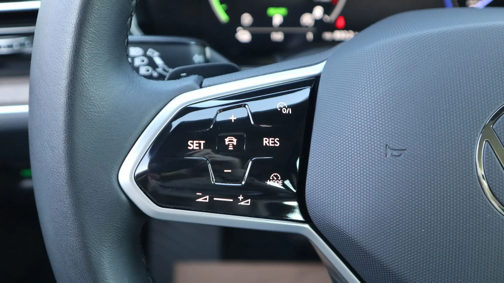 Touareg 3.0 TSI 4M-VIRTUAL-PANO-LUFT-CAM-ACC-AHK