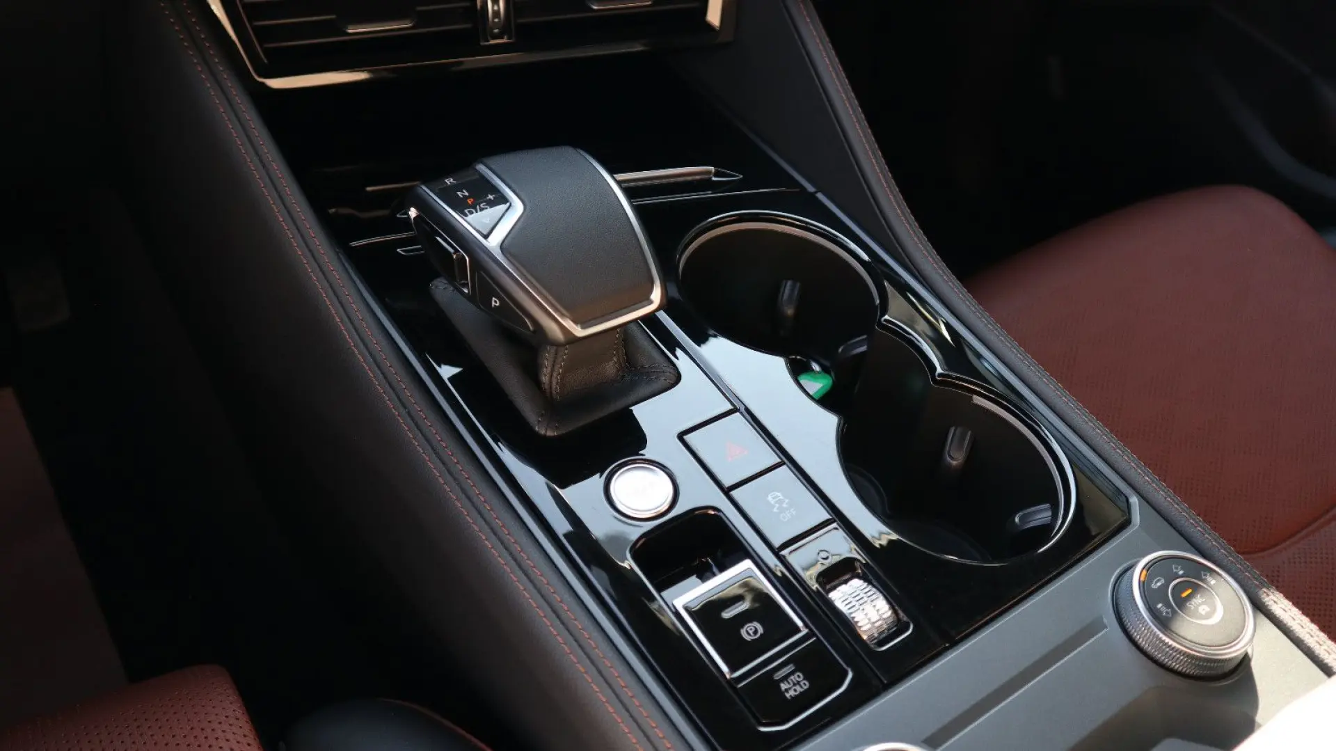 Touareg 3.0 TSI 4M-VIRTUAL-PANO-LUFT-CAM-ACC-AHK