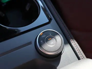 Touareg 3.0 TSI 4M-VIRTUAL-PANO-LUFT-CAM-ACC-AHK