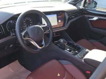 Touareg 3.0 TSI 4M-VIRTUAL-PANO-LUFT-CAM-ACC-AHK