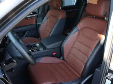 Touareg 3.0 TSI 4M-VIRTUAL-PANO-LUFT-CAM-ACC-AHK