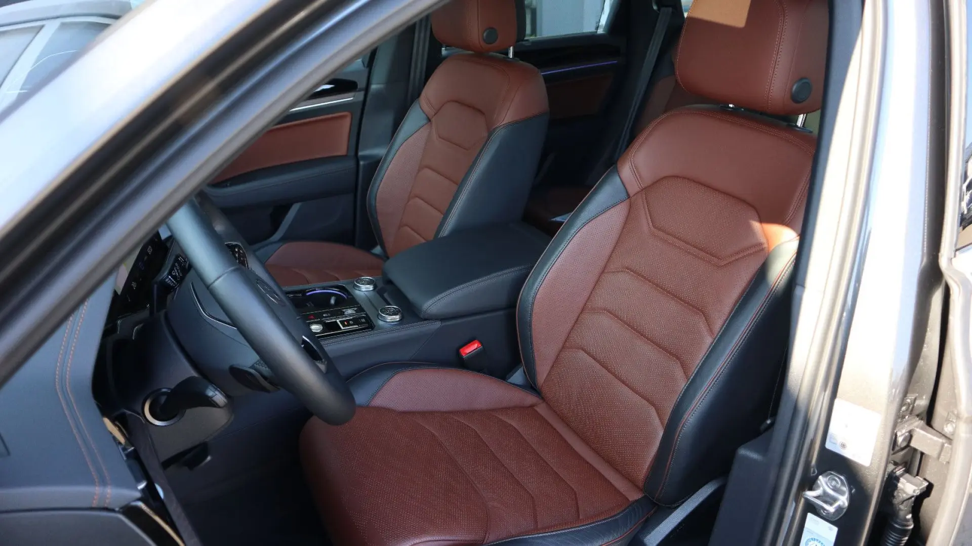 Touareg 3.0 TSI 4M-VIRTUAL-PANO-LUFT-CAM-ACC-AHK