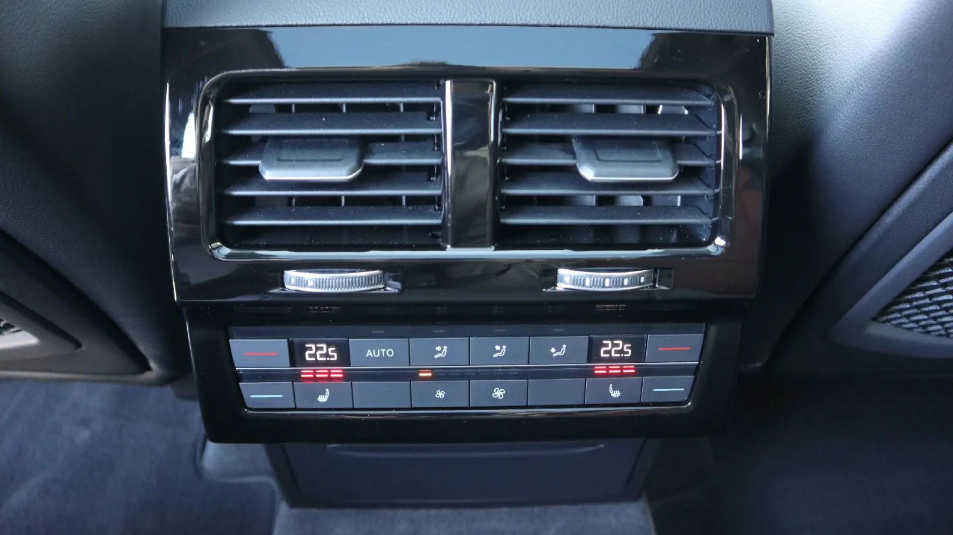 Touareg 3.0 TSI 4M-VIRTUAL-PANO-LUFT-CAM-ACC-AHK