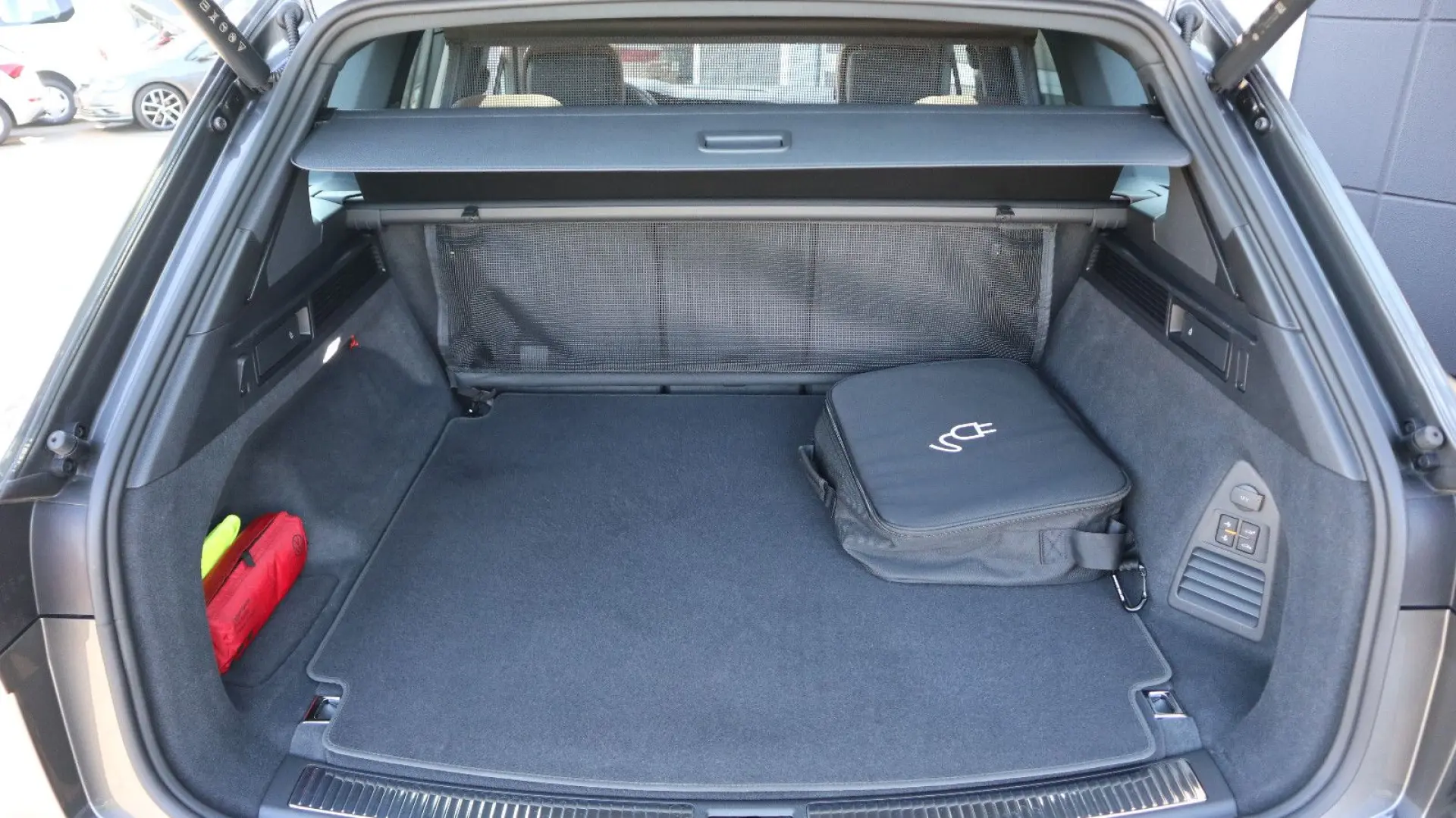 Touareg 3.0 TSI 4M-VIRTUAL-PANO-LUFT-CAM-ACC-AHK