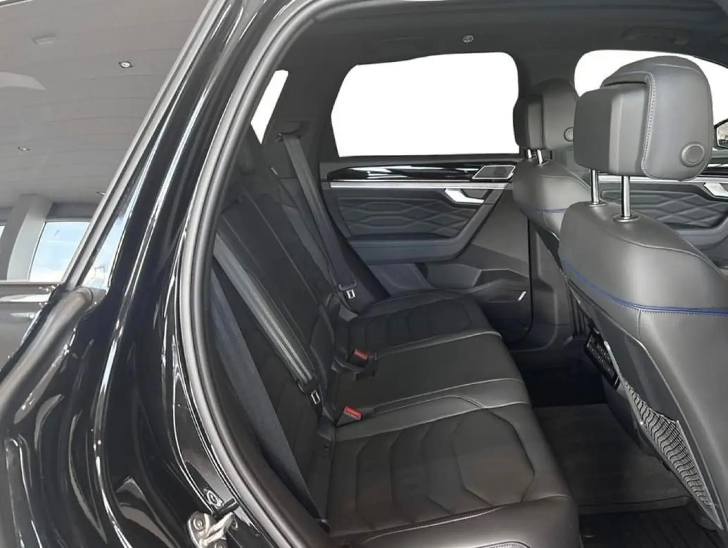 Touareg R 3.0 TSI V6 eHybrid 4Motion 462hp *VAT*
