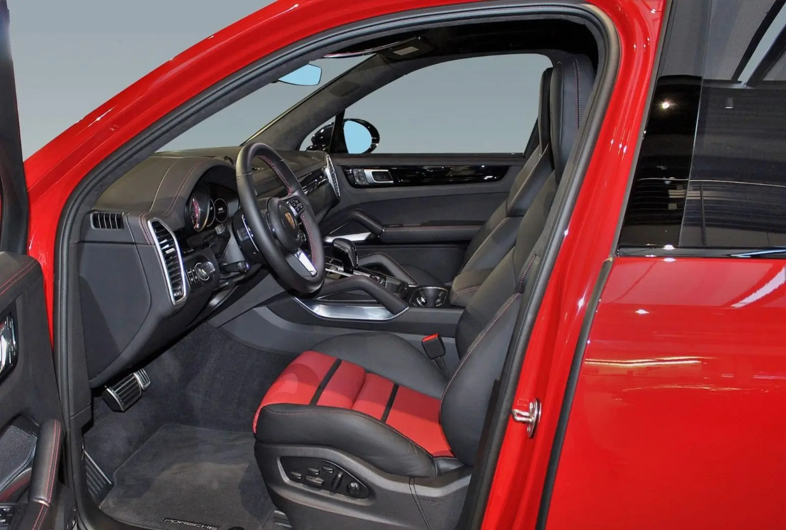 Cayenne Turbo S E-Hybrid Turbo S Full Black&Red 
