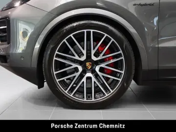 Cayenne S E-Hybrid Sitzbelüft.;BOSE;AHZV;Head-Up