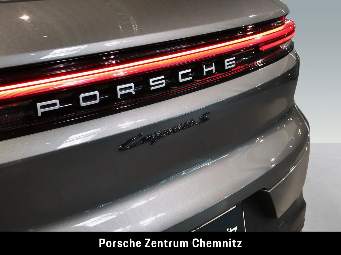 Cayenne S E-Hybrid Sitzbelüft.;BOSE;AHZV;Head-Up