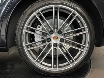 Cayenne Turbo SportDesign Sbel Carbon InnoD. AHK